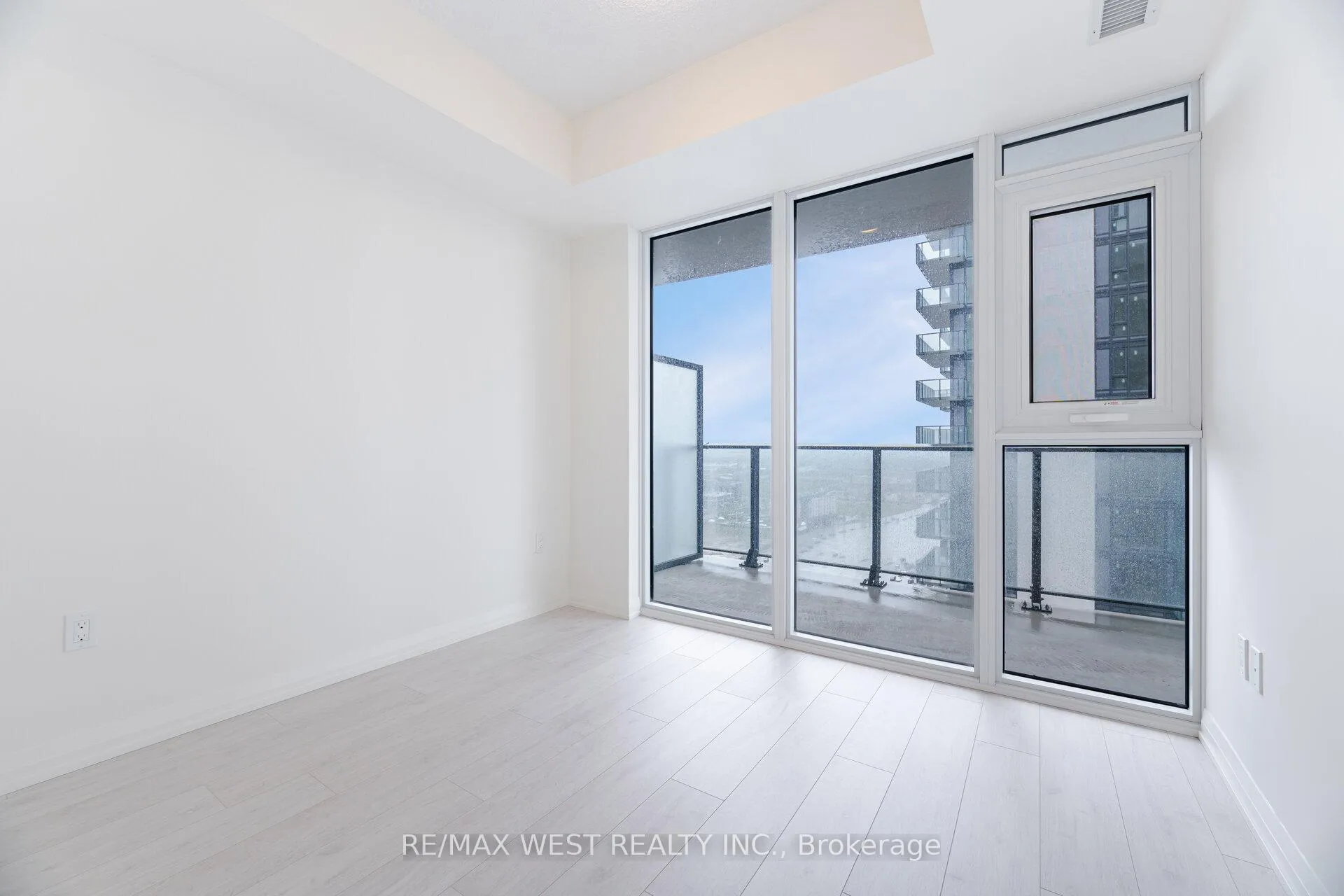 Photo 32 of Unit 2201, 8960 Jane Street, Vaughan, Concord — HOMEH