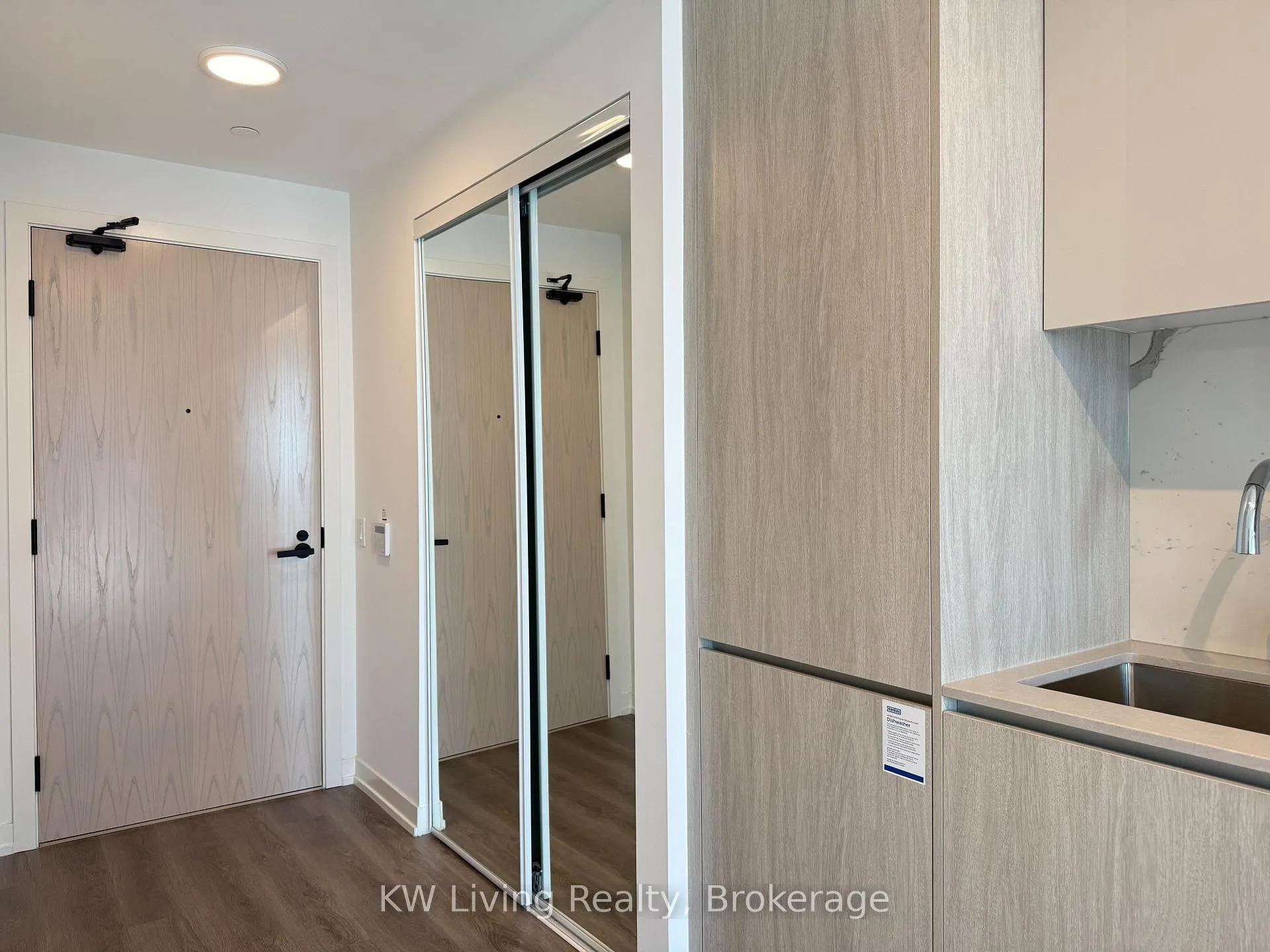 Photo 2 of Unit 2516, 28 Interchange Way, Vaughan, Vaughan Corporate Centre — HOMEH