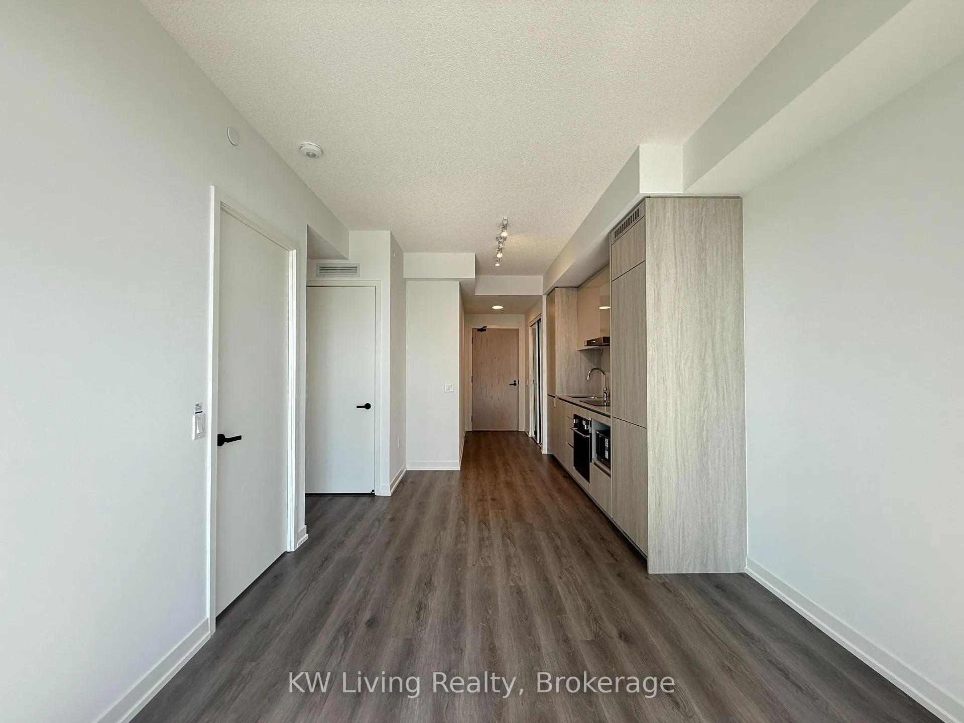 Photo 4 of Unit 2516, 28 Interchange Way, Vaughan, Vaughan Corporate Centre — HOMEH