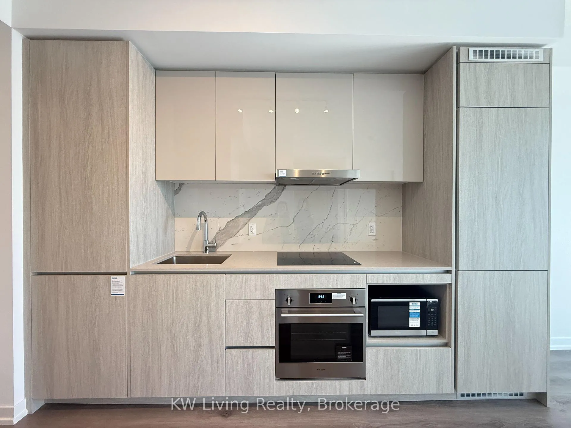 Photo 5 of Unit 2516, 28 Interchange Way, Vaughan, Vaughan Corporate Centre — HOMEH