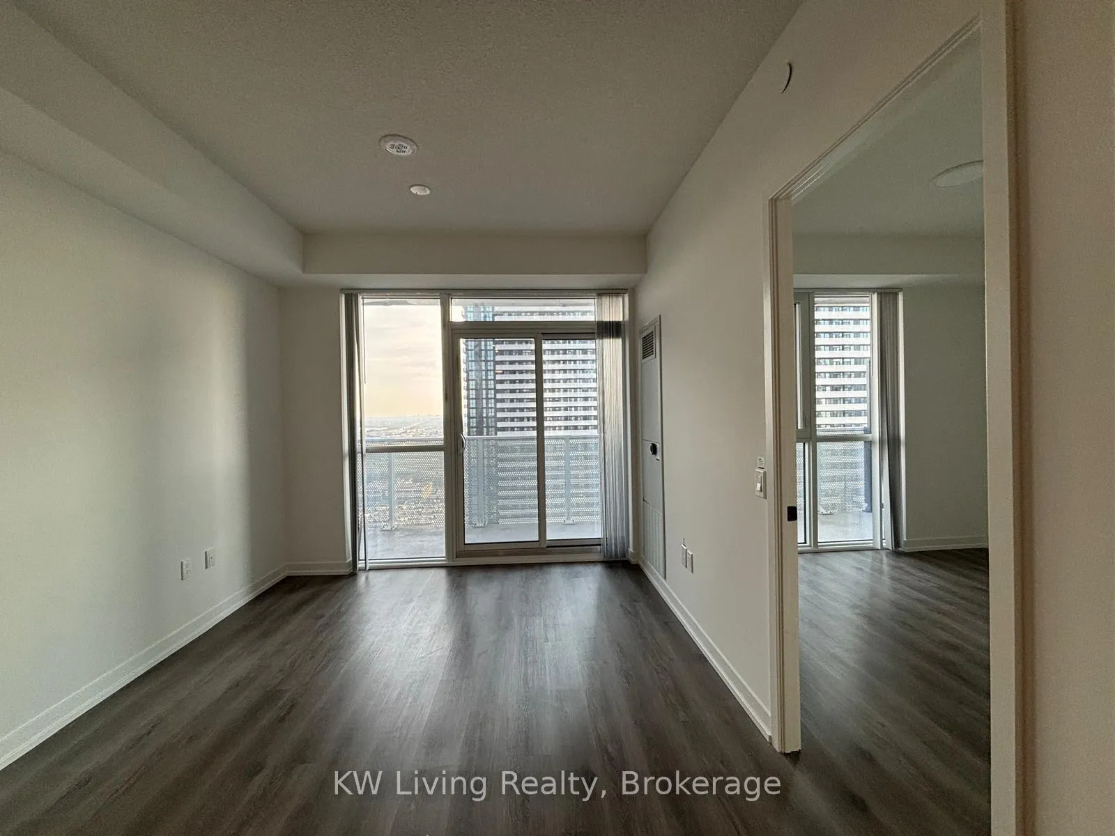 Photo 6 of Unit 2516, 28 Interchange Way, Vaughan, Vaughan Corporate Centre — HOMEH