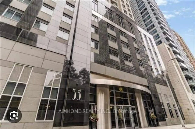 Front of Unit 1202, 35 Balmuto Street