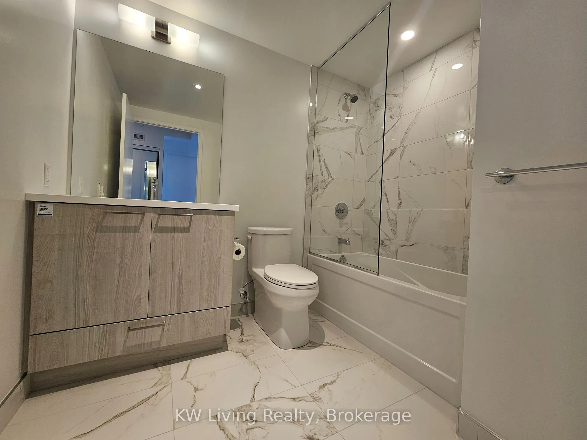 Photo 15 of Unit 3212, 225 Commerce Street, Vaughan, Vaughan Corporate Centre — HOMEH