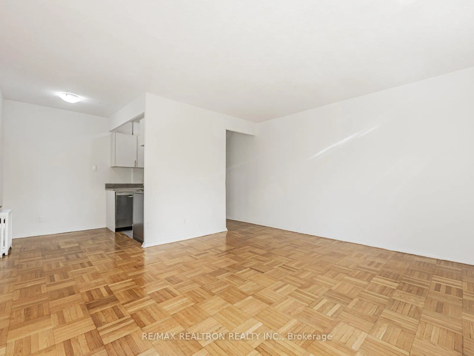 Photo 6 of Unit 304, 156 Kingston Road, Toronto, Woodbine Corridor — HOMEH