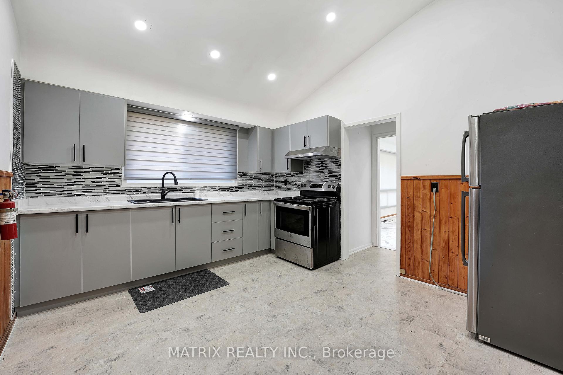 Photo 5 of 531 Sidney Street, Belleville, Belleville Ward — HOMEH
