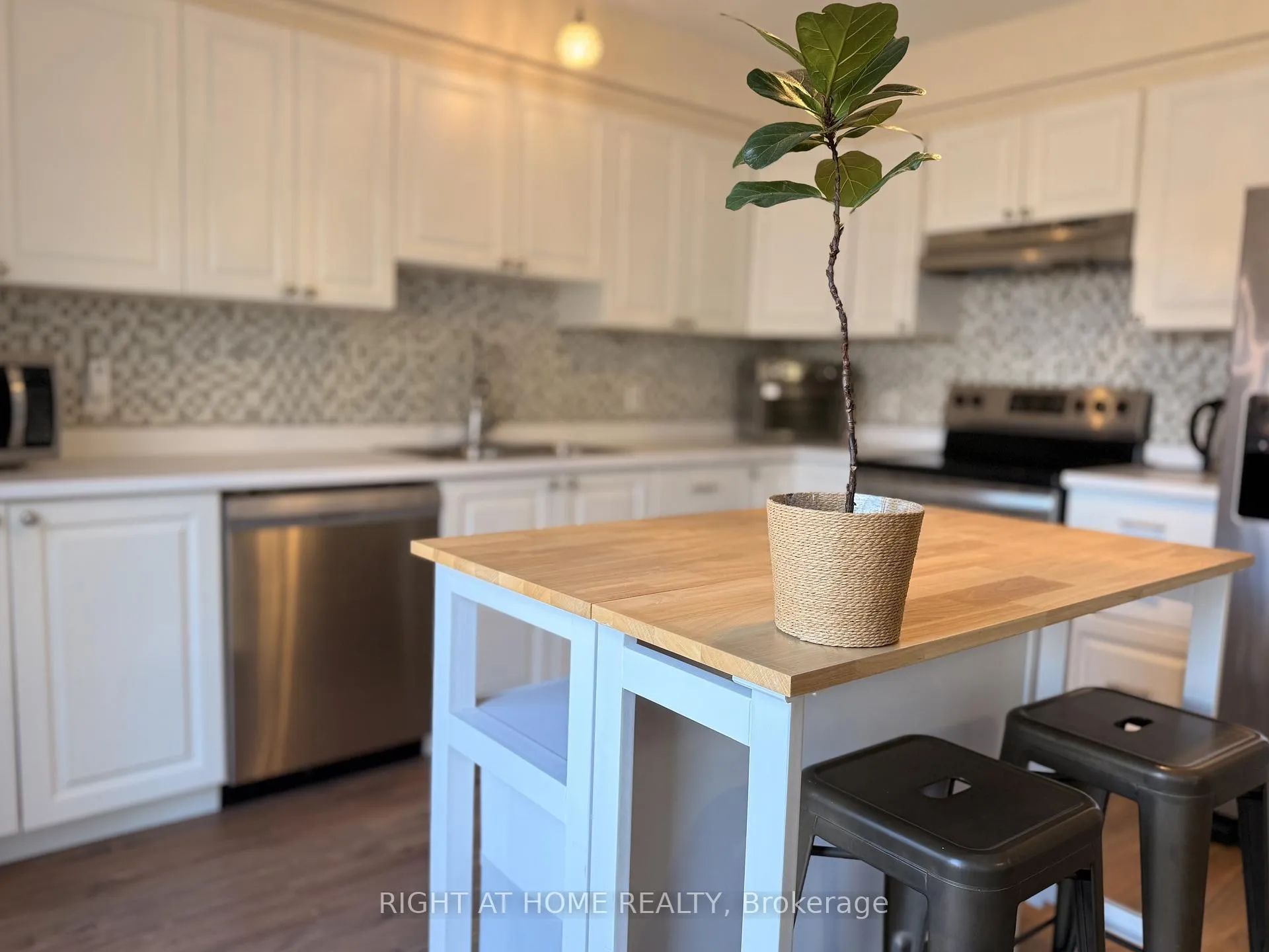 Photo 3 of 829 Farmstead Drive, Milton, Willmott — HOMEH