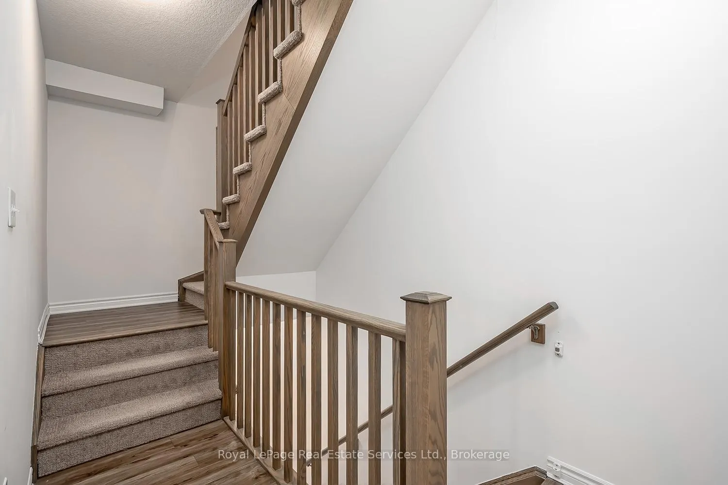 Photo 25 of Unit 34, 383 Dundas Street E, Hamilton, Waterdown — HOMEH