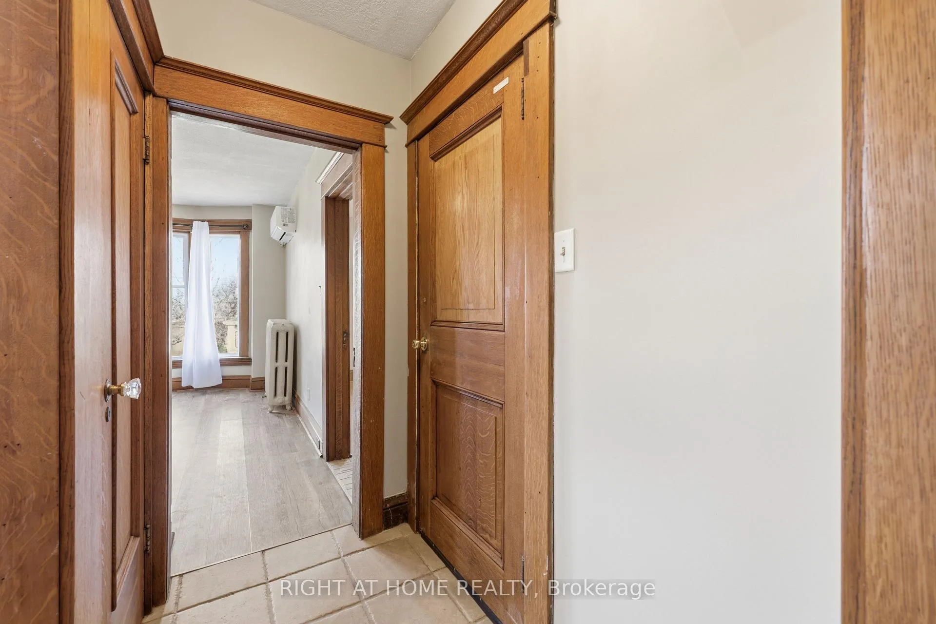 Photo 4 of Unit 2, 65 Fairholt Road S, Hamilton, Stipley — HOMEH