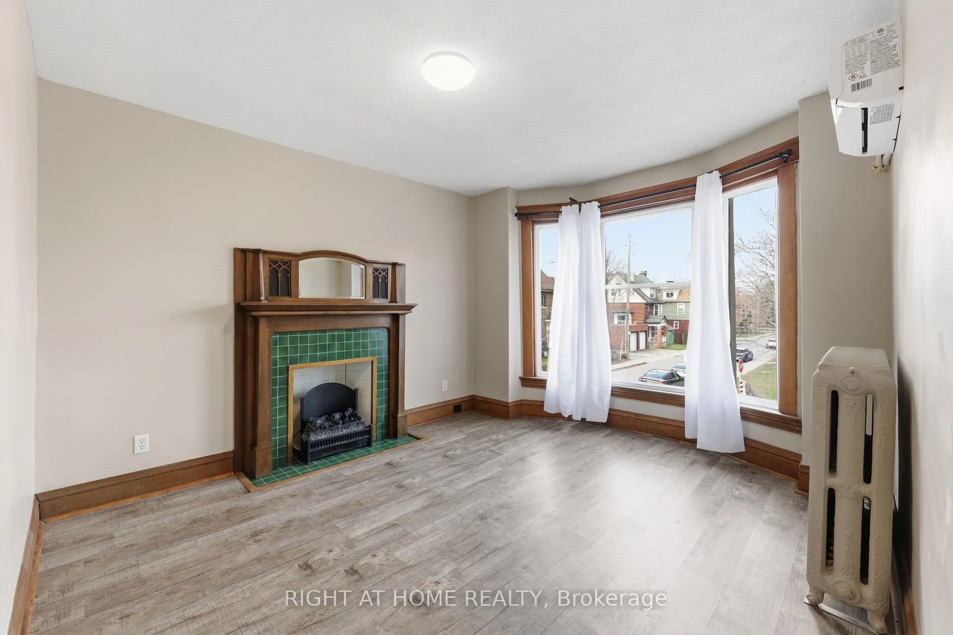 Photo 6 of Unit 2, 65 Fairholt Road S, Hamilton, Stipley — HOMEH