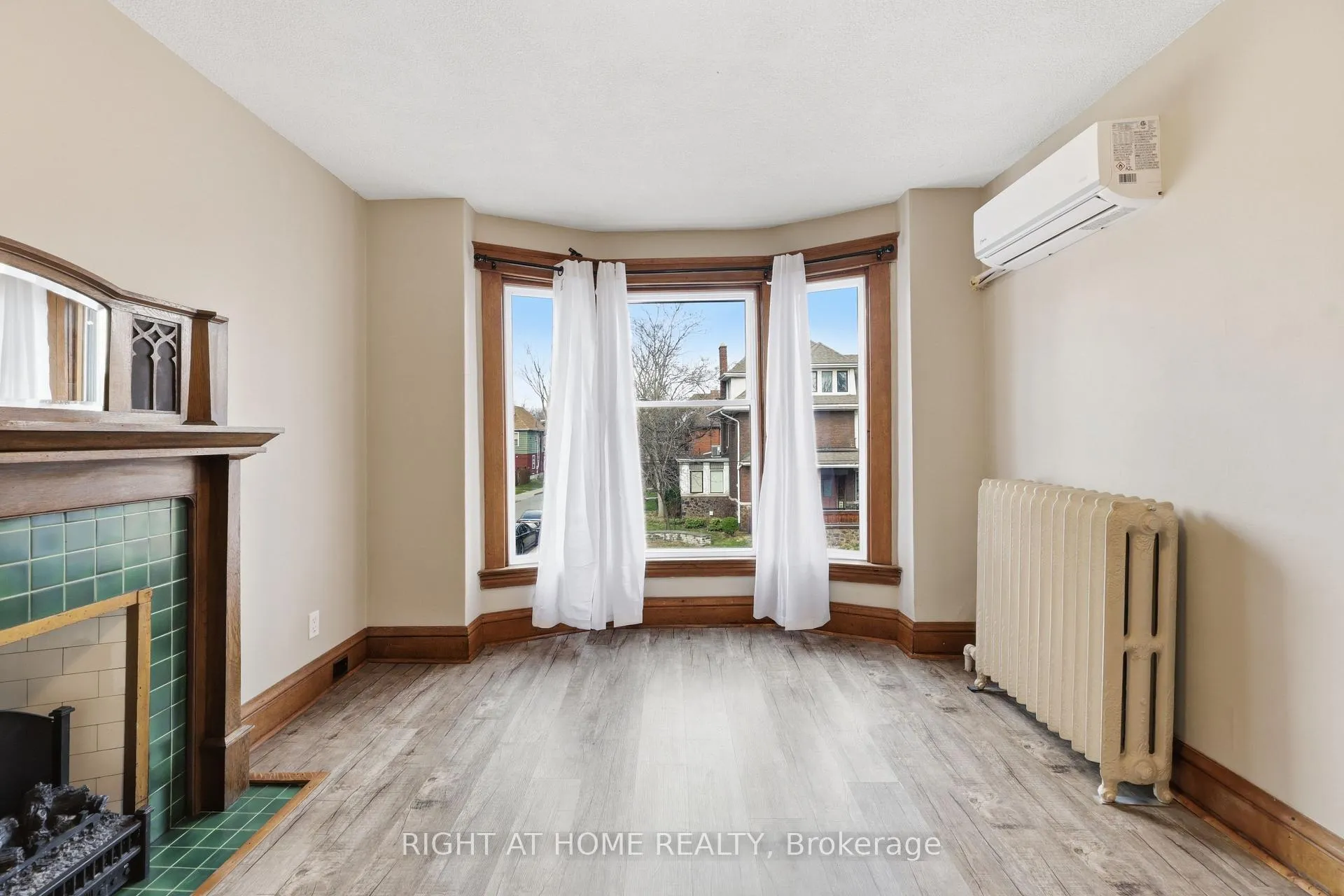 Photo 7 of Unit 2, 65 Fairholt Road S, Hamilton, Stipley — HOMEH
