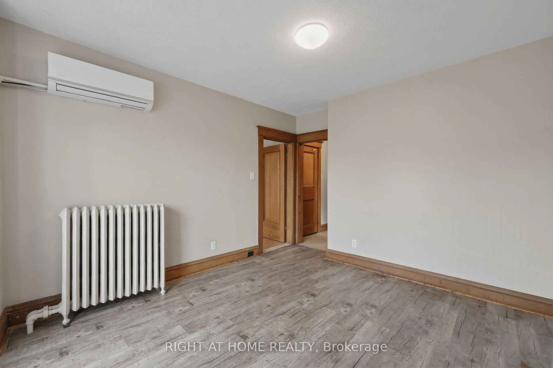 Photo 8 of Unit 2, 65 Fairholt Road S, Hamilton, Stipley — HOMEH