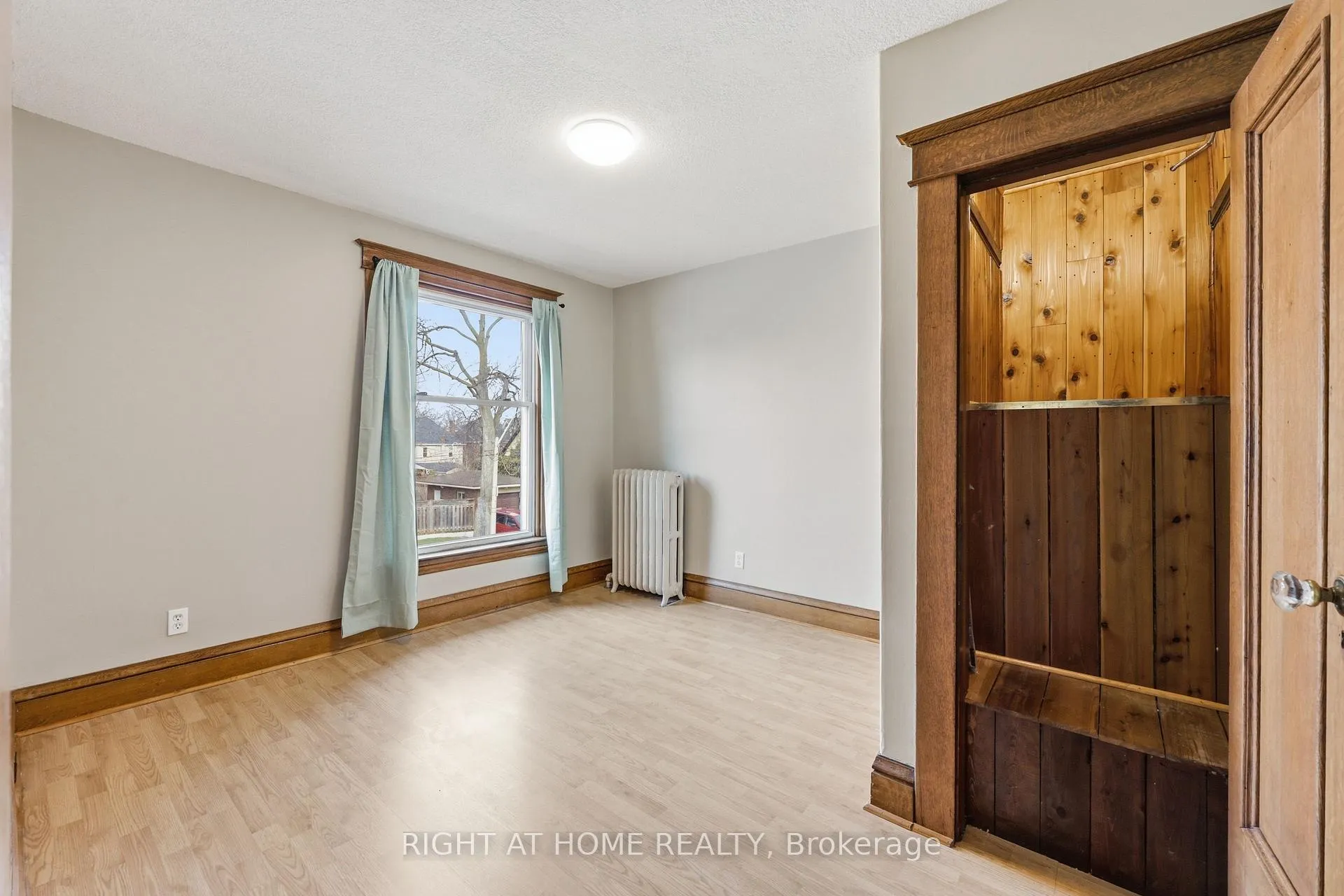 Photo 9 of Unit 2, 65 Fairholt Road S, Hamilton, Stipley — HOMEH