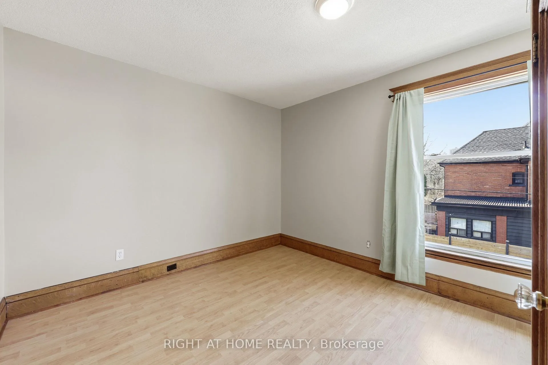 Photo 10 of Unit 2, 65 Fairholt Road S, Hamilton, Stipley — HOMEH