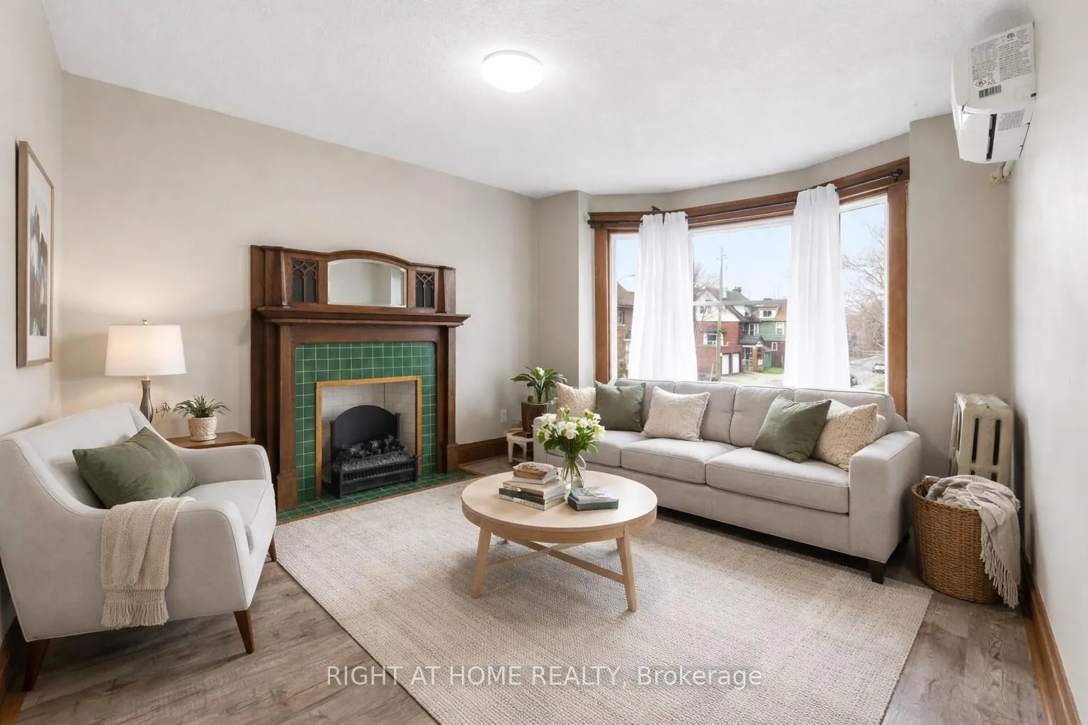 Photo 5 of Unit 2, 65 Fairholt Road S, Hamilton, Stipley — HOMEH