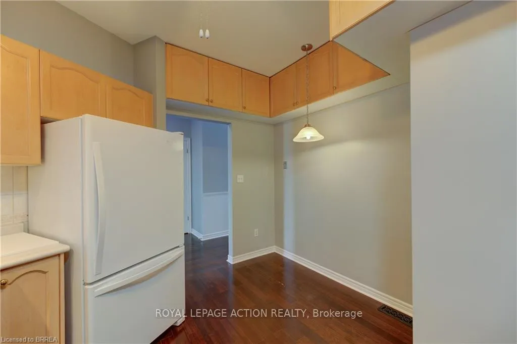 Photo 4 of 92 Twentyplace Boulevard, Hamilton, Rural Glanbrook — HOMEH