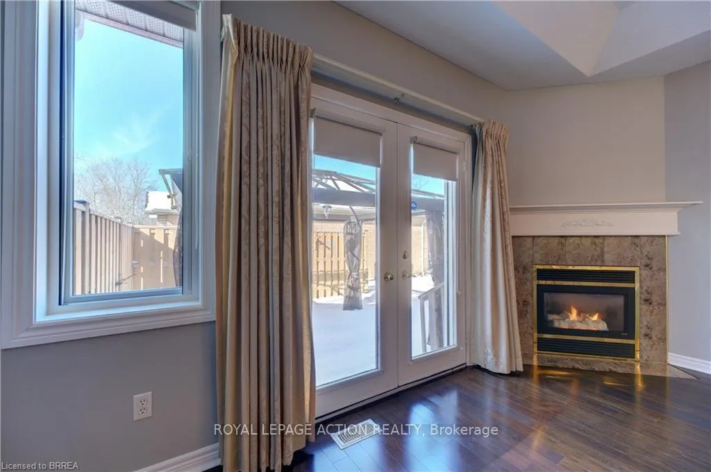 Photo 7 of 92 Twentyplace Boulevard, Hamilton, Rural Glanbrook — HOMEH