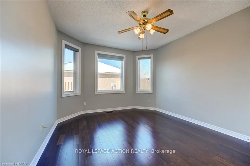 Photo 9 of 92 Twentyplace Boulevard, Hamilton, Rural Glanbrook — HOMEH