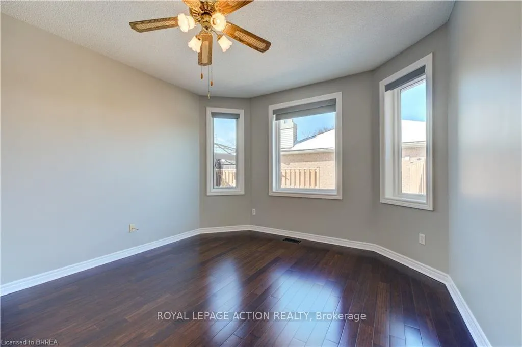 Photo 10 of 92 Twentyplace Boulevard, Hamilton, Rural Glanbrook — HOMEH