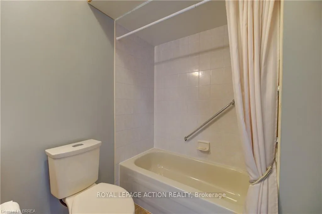 Photo 20 of 92 Twentyplace Boulevard, Hamilton, Rural Glanbrook — HOMEH
