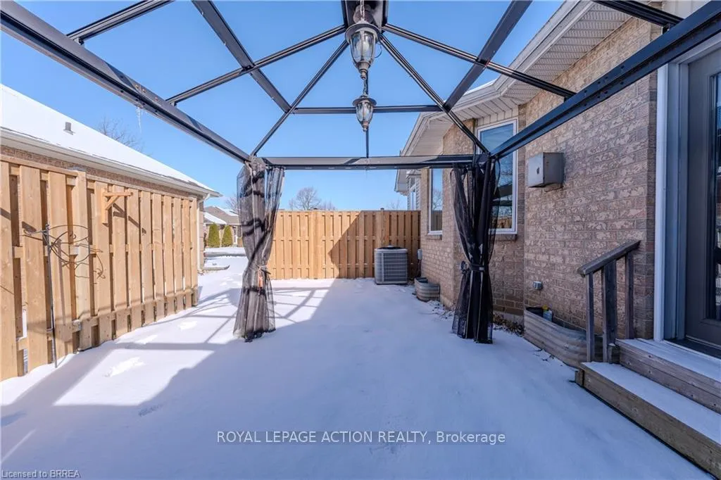 Photo 25 of 92 Twentyplace Boulevard, Hamilton, Rural Glanbrook — HOMEH