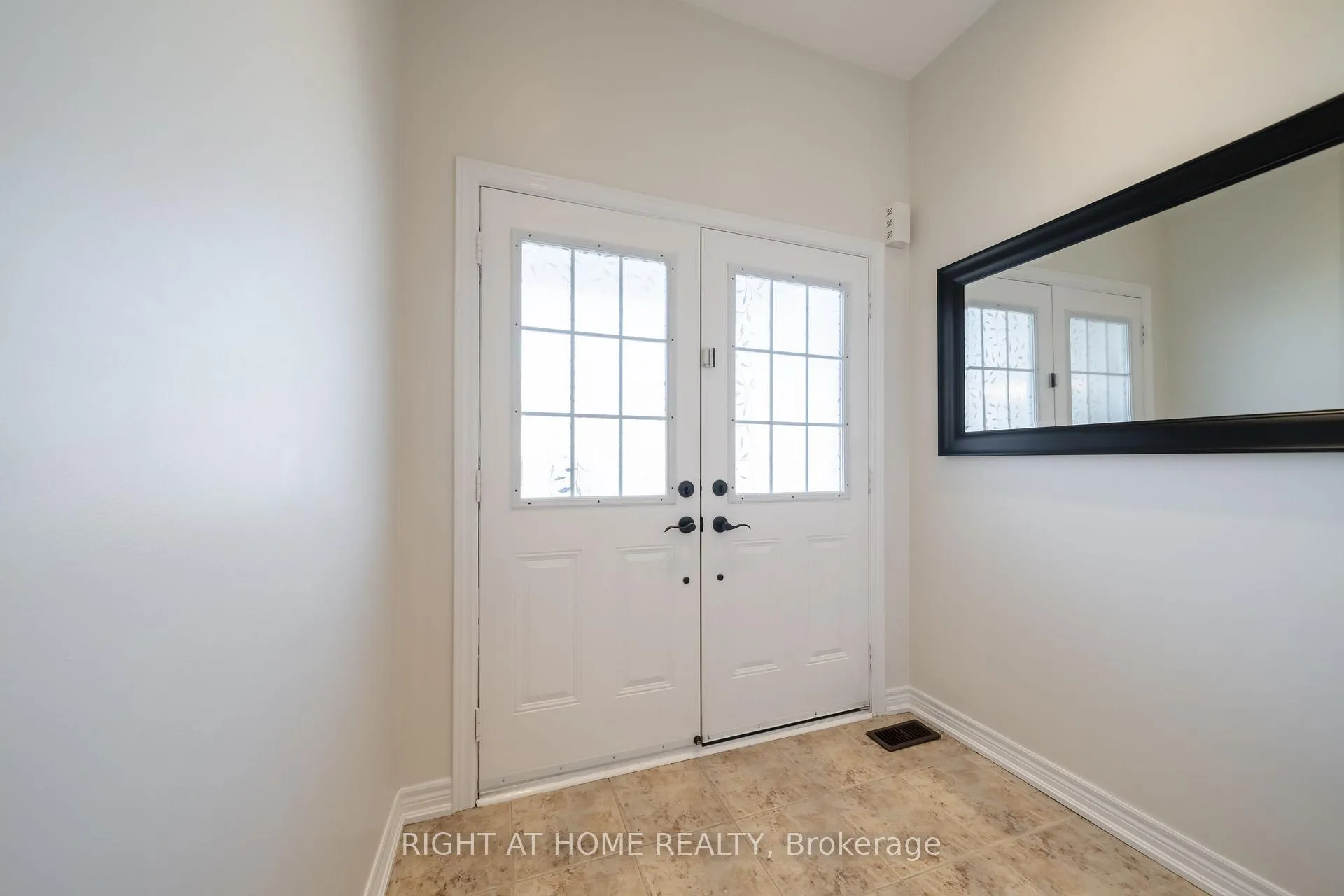 Photo 3 of 14 Lady Loretta Lane, Vaughan, Patterson — HOMEH