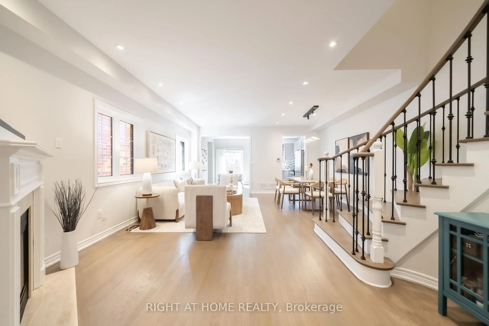Photo 4 of 14 Lady Loretta Lane, Vaughan, Patterson — HOMEH