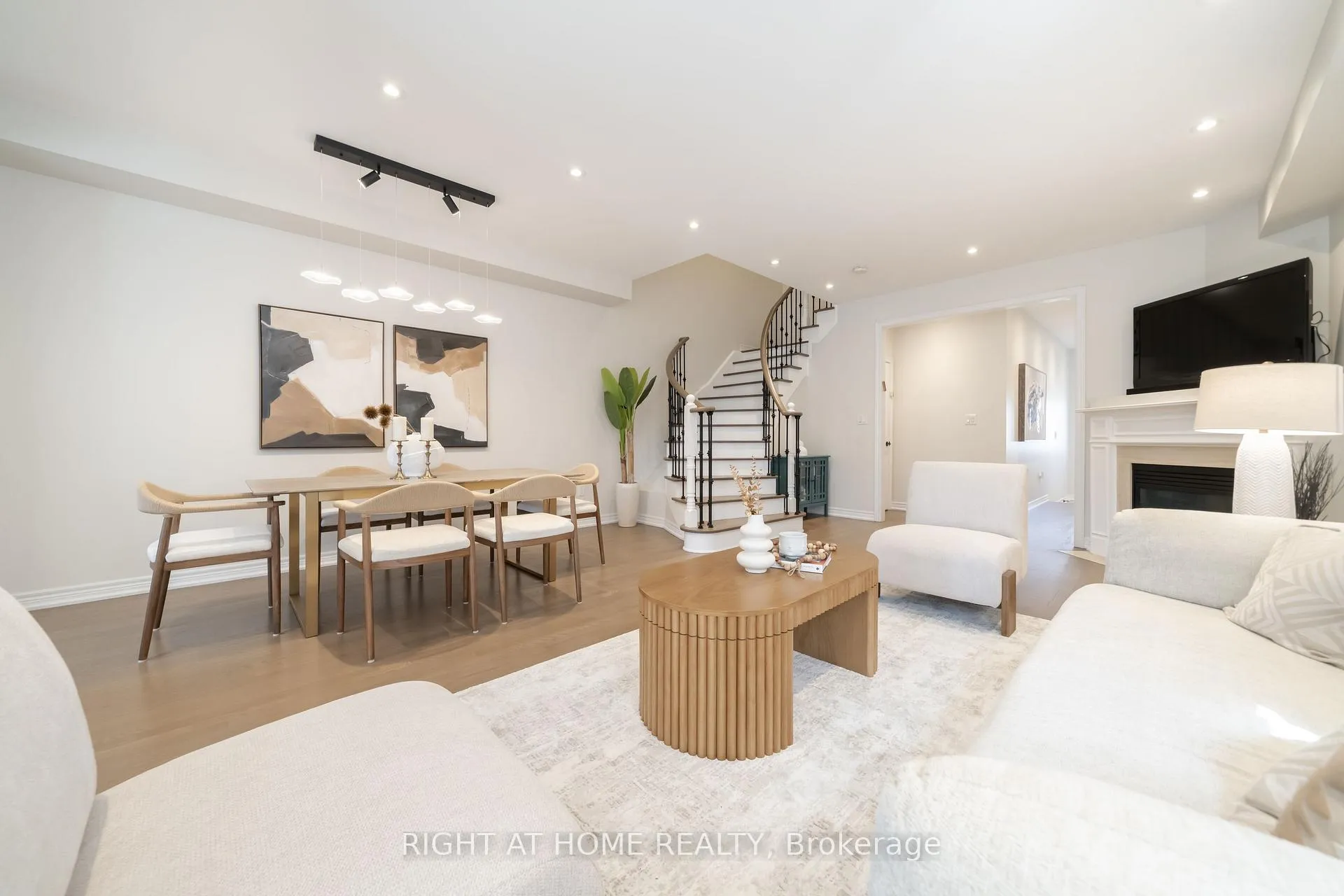 Photo 5 of 14 Lady Loretta Lane, Vaughan, Patterson — HOMEH