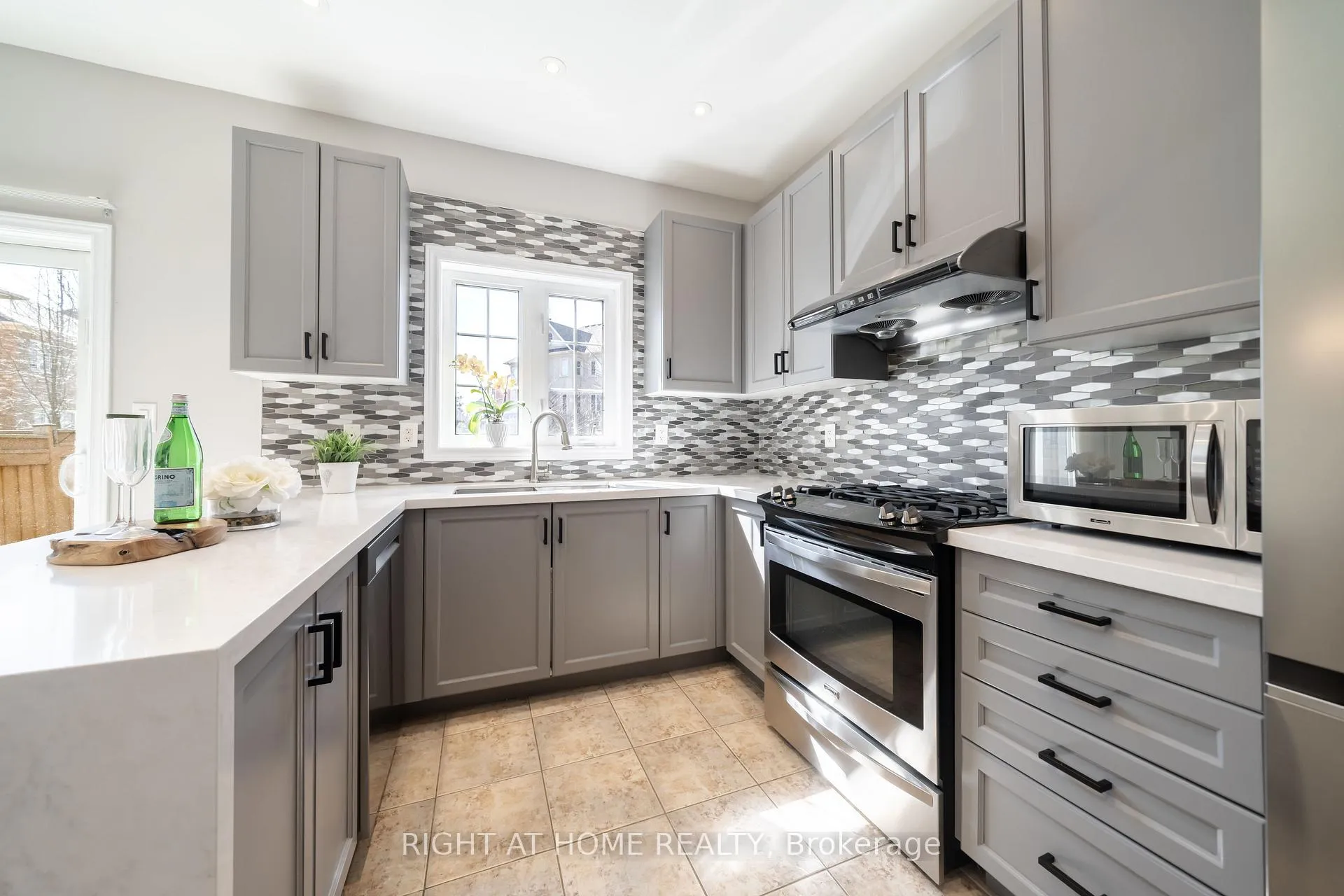 Photo 15 of 14 Lady Loretta Lane, Vaughan, Patterson — HOMEH