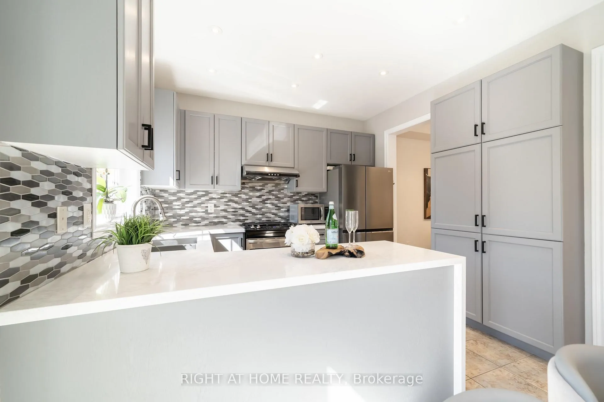 Photo 16 of 14 Lady Loretta Lane, Vaughan, Patterson — HOMEH