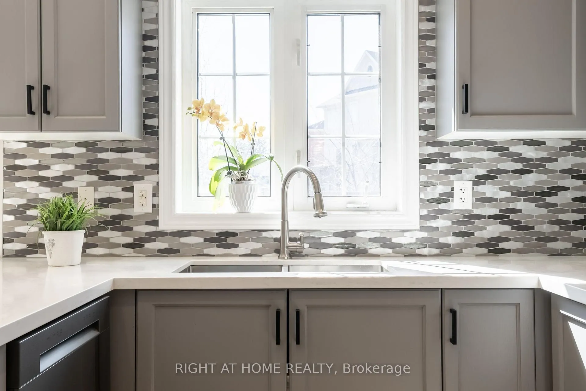 Photo 19 of 14 Lady Loretta Lane, Vaughan, Patterson — HOMEH