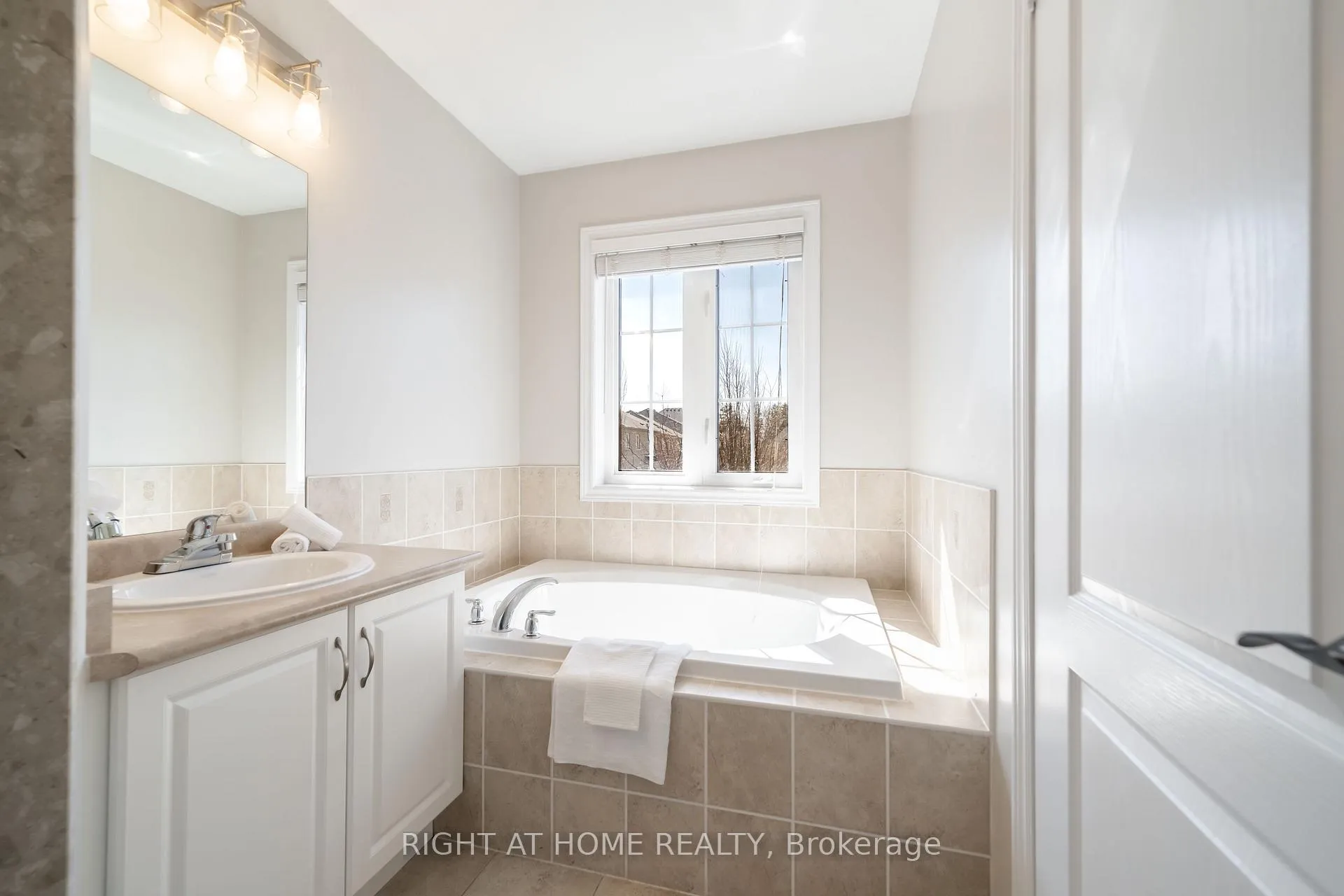 Photo 29 of 14 Lady Loretta Lane, Vaughan, Patterson — HOMEH