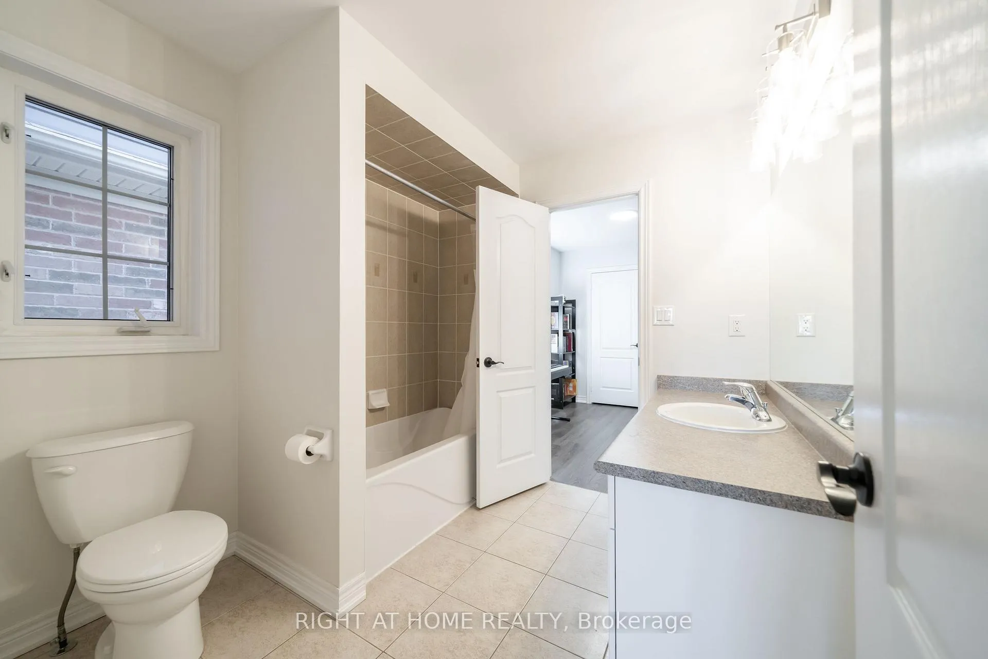 Photo 34 of 14 Lady Loretta Lane, Vaughan, Patterson — HOMEH