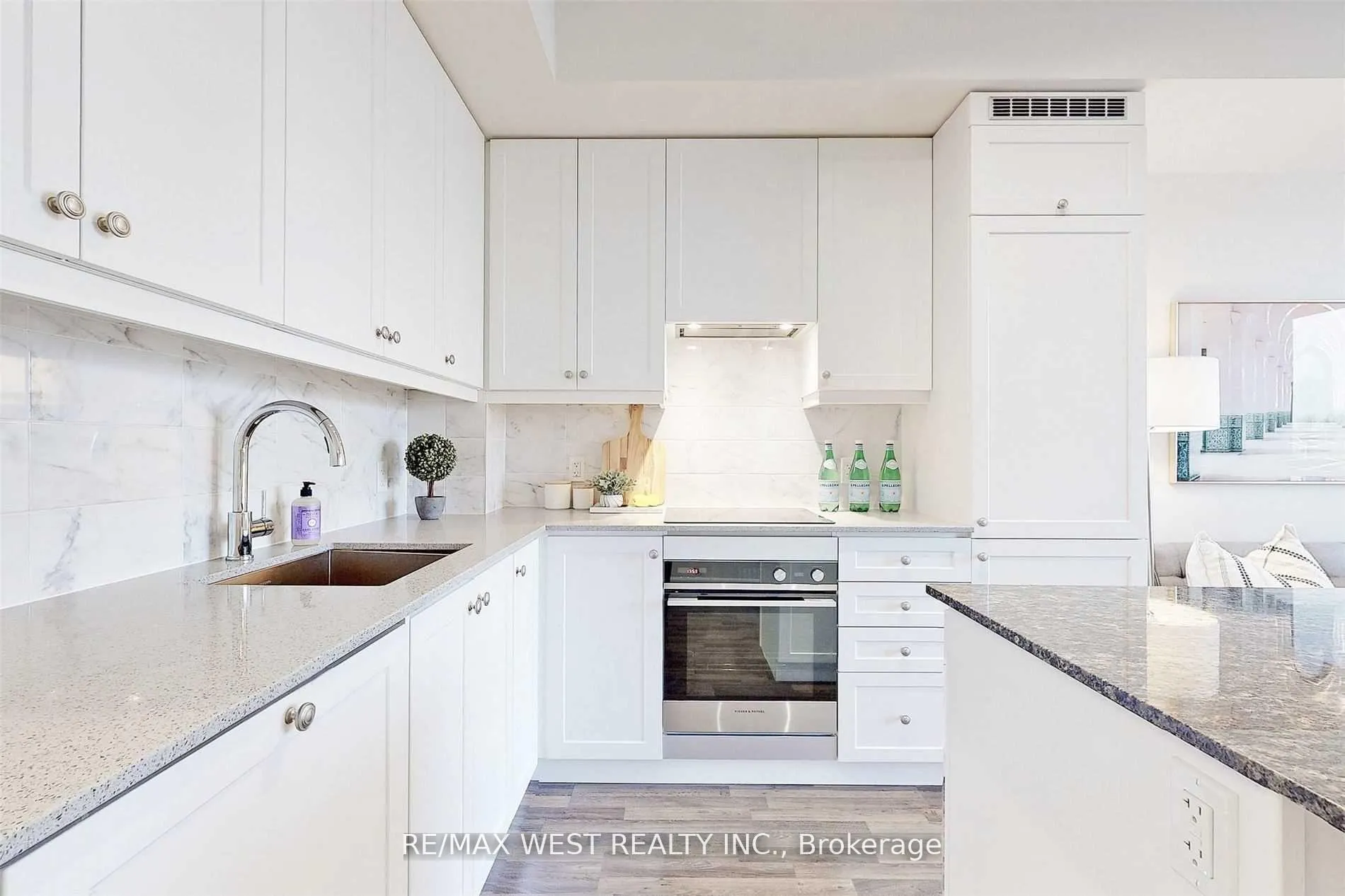 Photo 5 of Unit 301, 9085 Jane Street, Vaughan, Concord — HOMEH