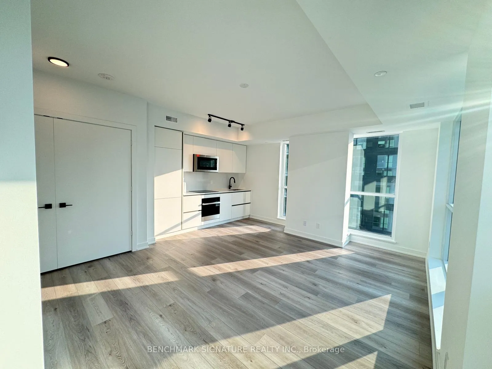 Front of Unit 3203, 327 King Street
