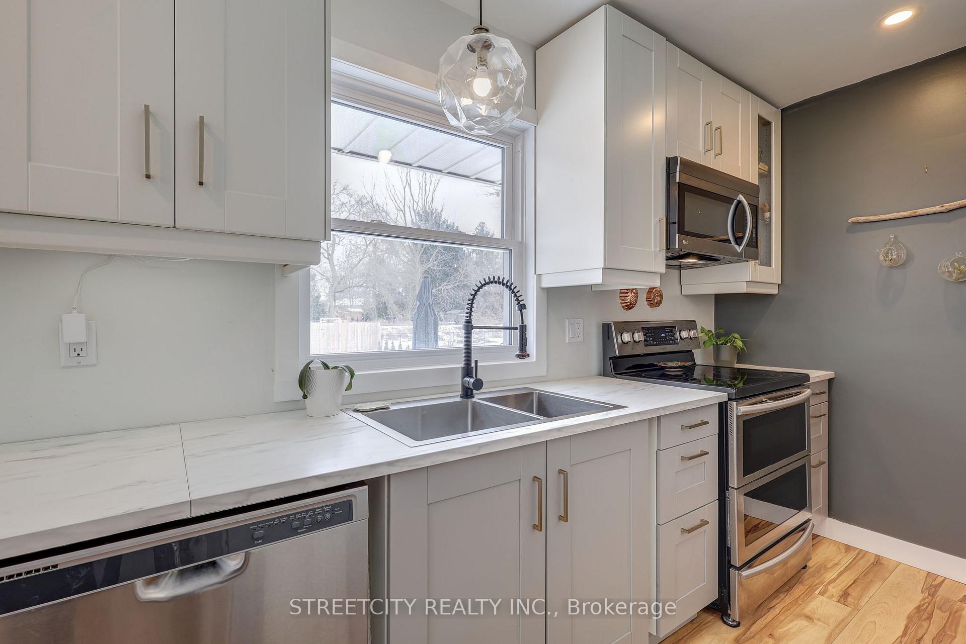 Photo 17 of 37 Lyndale Avenue, Central Elgin, Rural Central Elgin — HOMEH