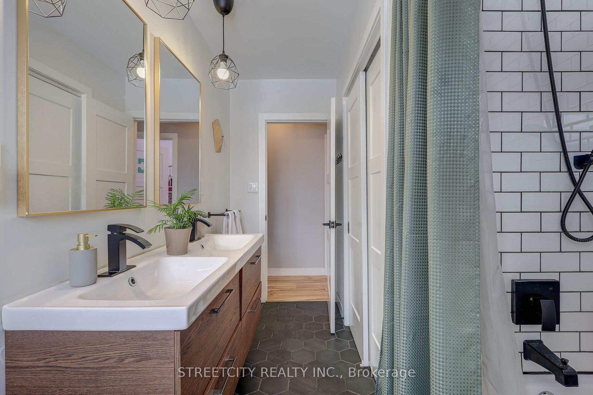 Photo 20 of 37 Lyndale Avenue, Central Elgin, Rural Central Elgin — HOMEH