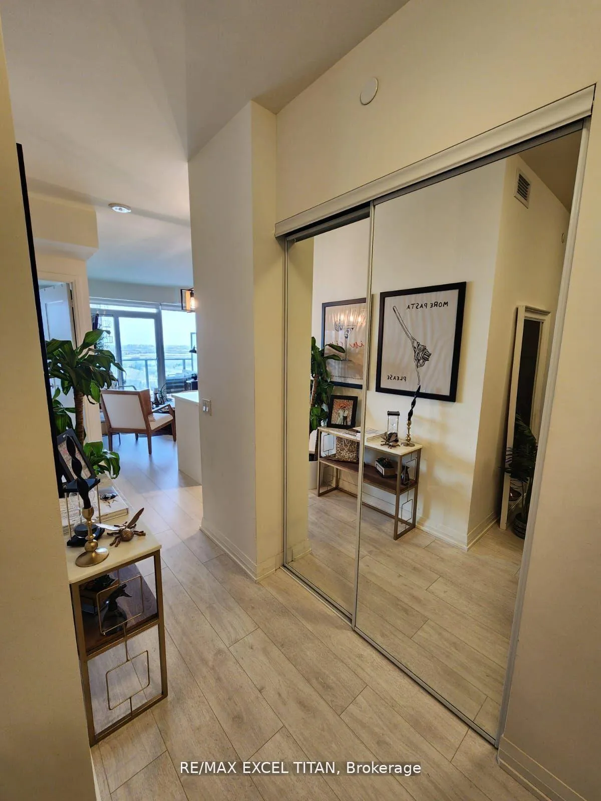 Photo 3 of Unit 1617, 9000 Jane Street, Vaughan, Concord — HOMEH