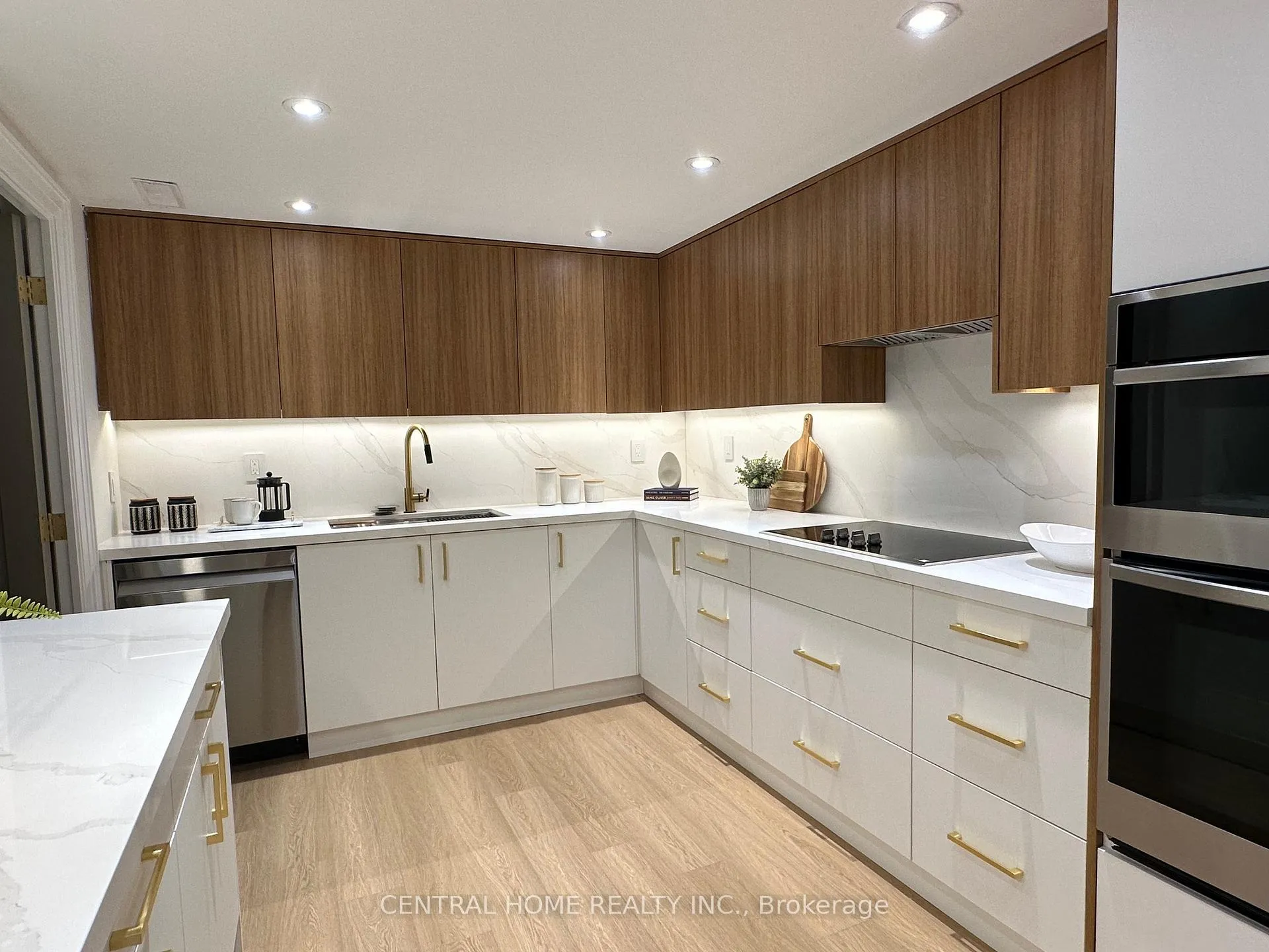 Photo 2 of Unit 807, 3900 Yonge Street, Toronto, Bedford Park-Nortown — HOMEH