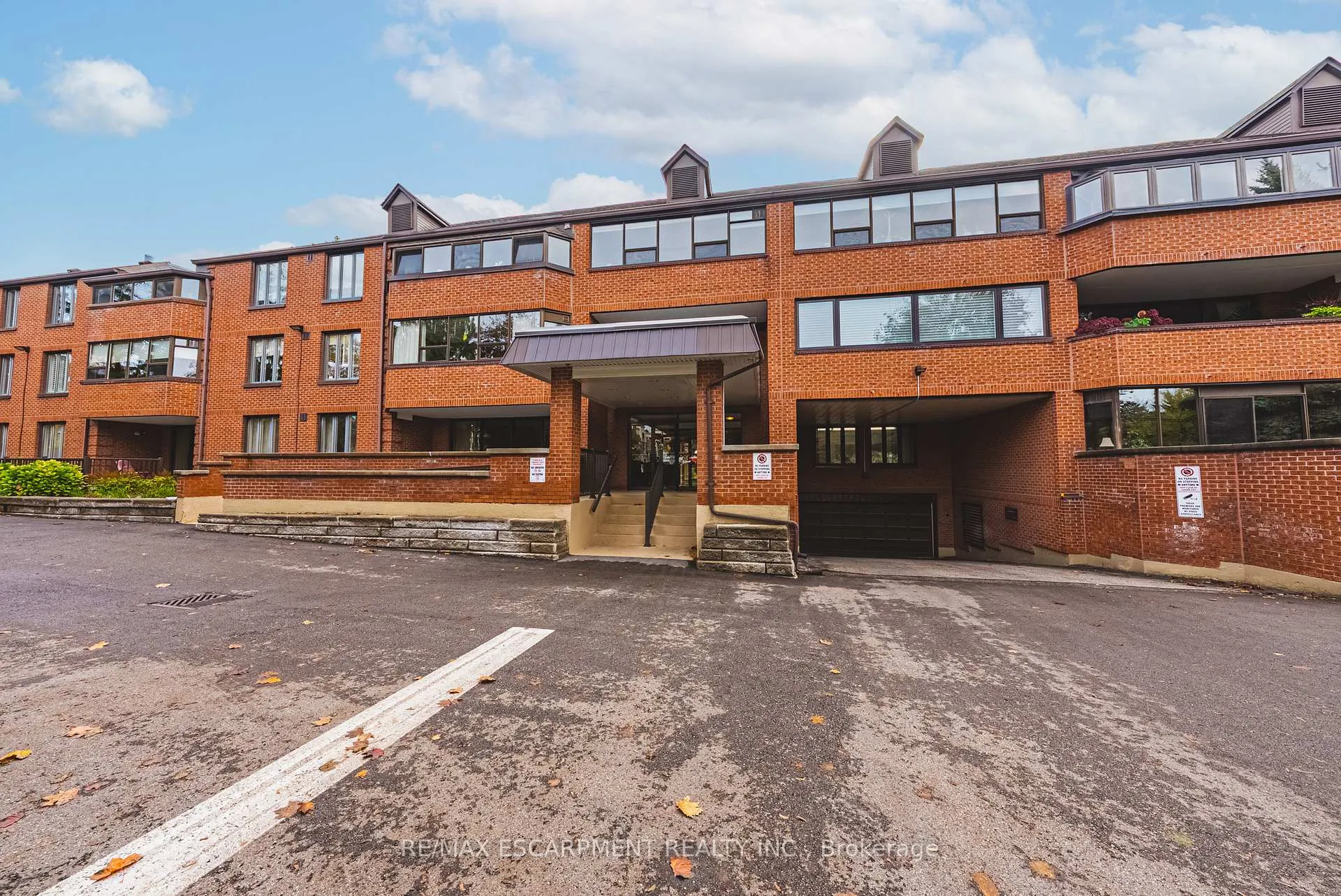 Photo 2 of Unit 215, 150 Wilson Street W, Hamilton, Ancaster — HOMEH
