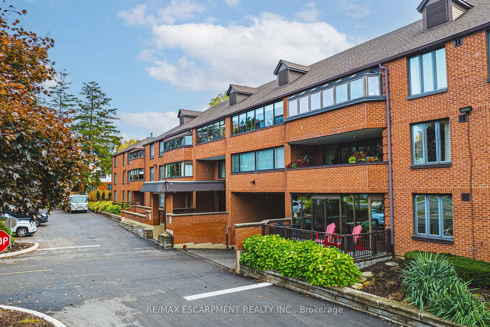 Photo 3 of Unit 215, 150 Wilson Street W, Hamilton, Ancaster — HOMEH