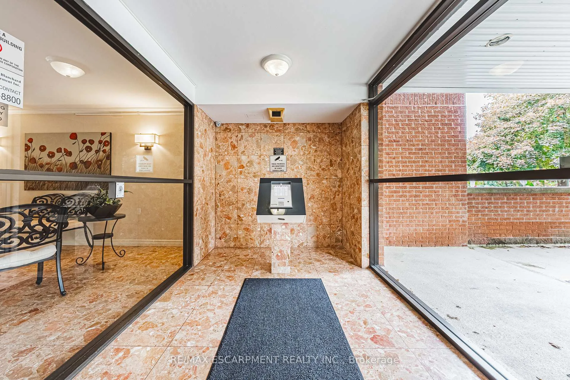 Photo 5 of Unit 215, 150 Wilson Street W, Hamilton, Ancaster — HOMEH