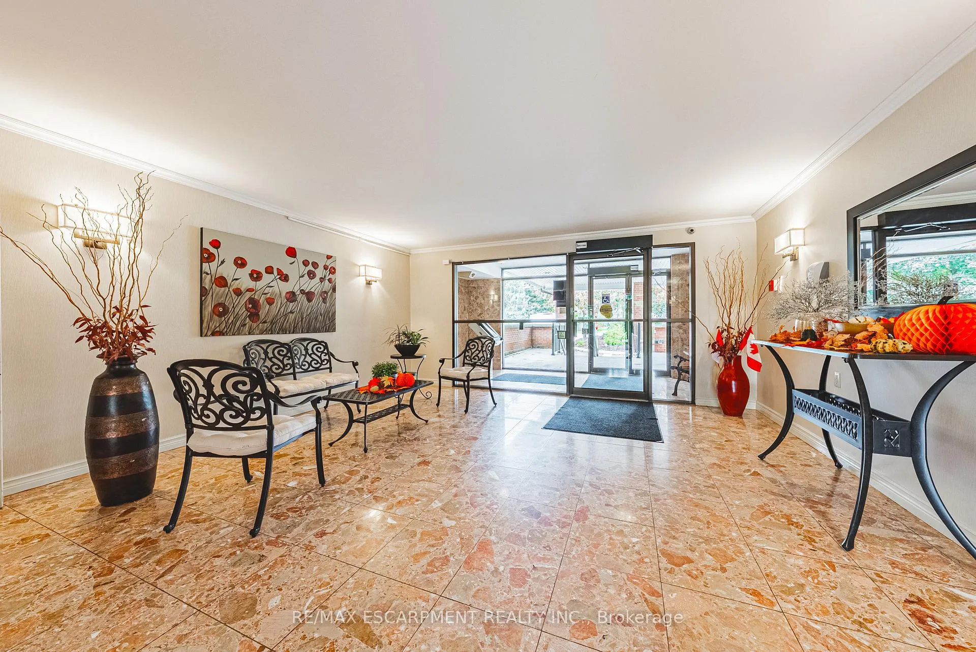 Photo 6 of Unit 215, 150 Wilson Street W, Hamilton, Ancaster — HOMEH