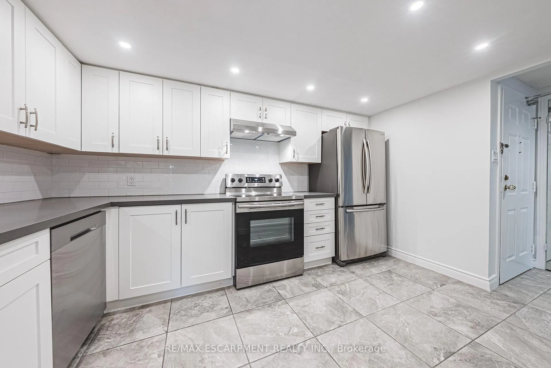 Photo 14 of Unit 215, 150 Wilson Street W, Hamilton, Ancaster — HOMEH