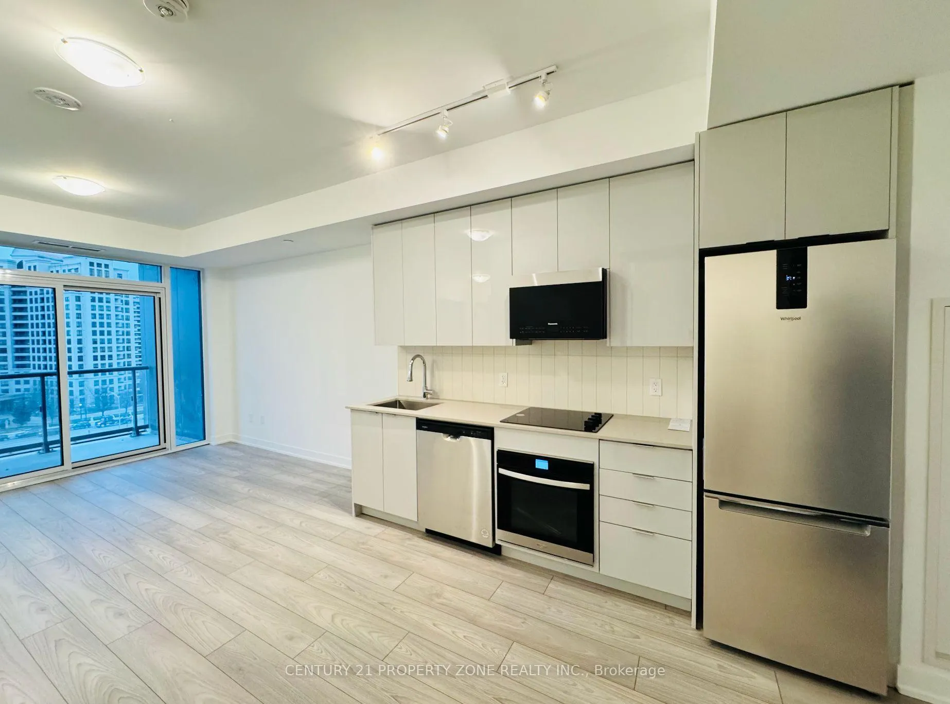 Front of Unit 725, 498 Caldari Road