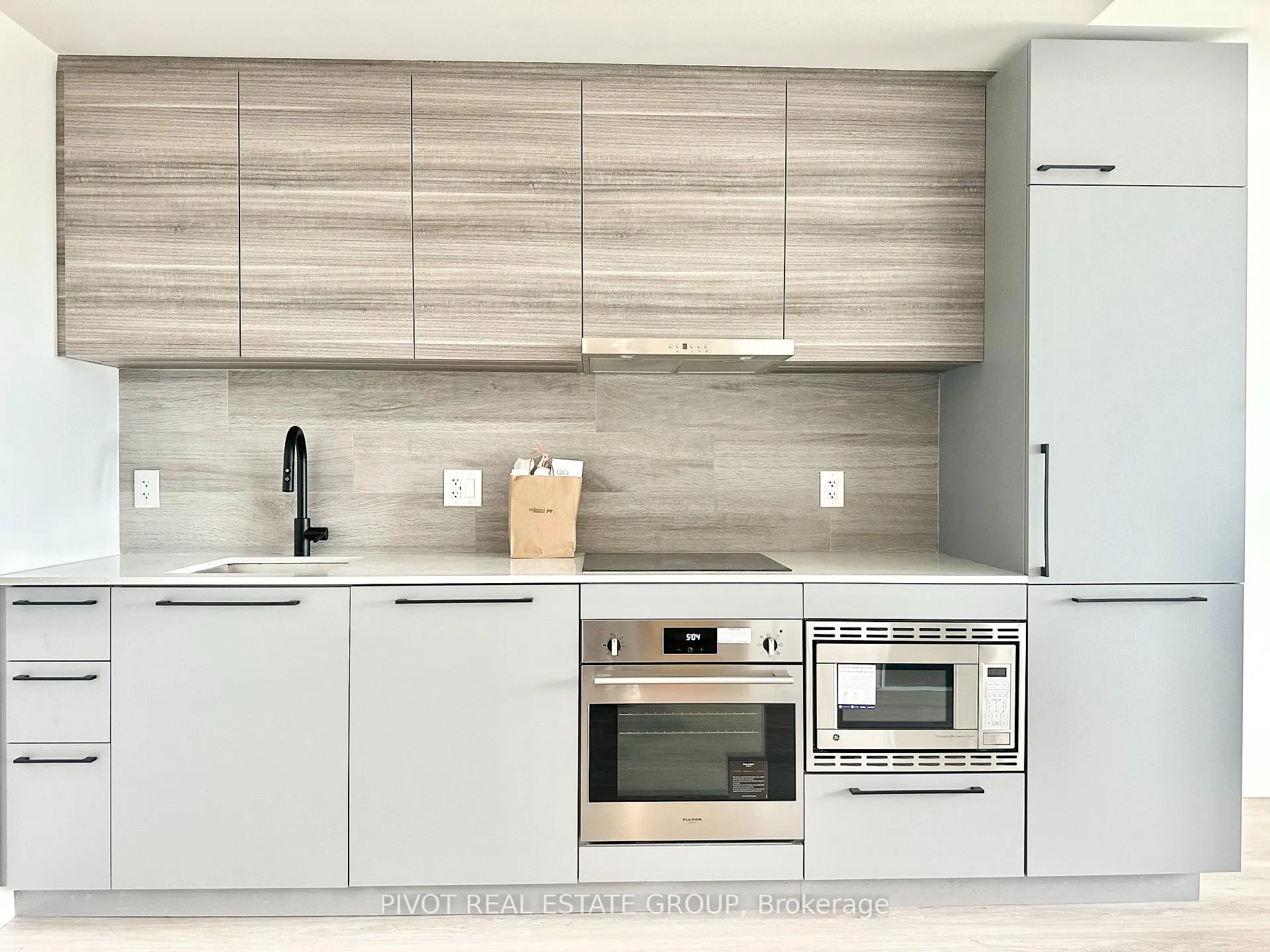 Photo 2 of Unit 907, 1050 Eastern Avenue, Toronto, The Beaches — HOMEH