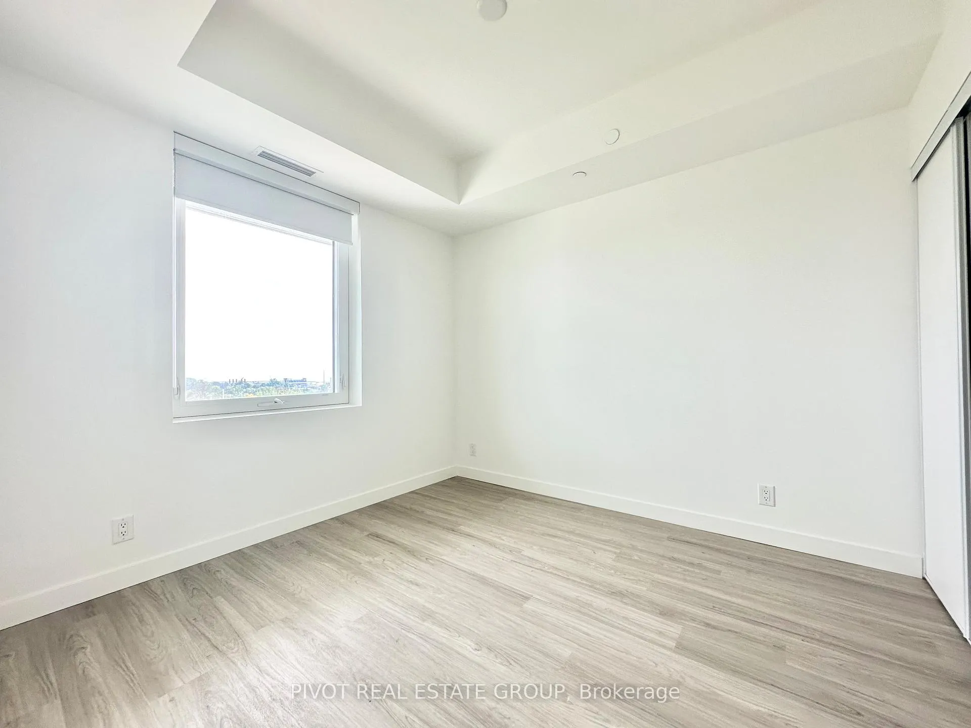 Photo 5 of Unit 907, 1050 Eastern Avenue, Toronto, The Beaches — HOMEH