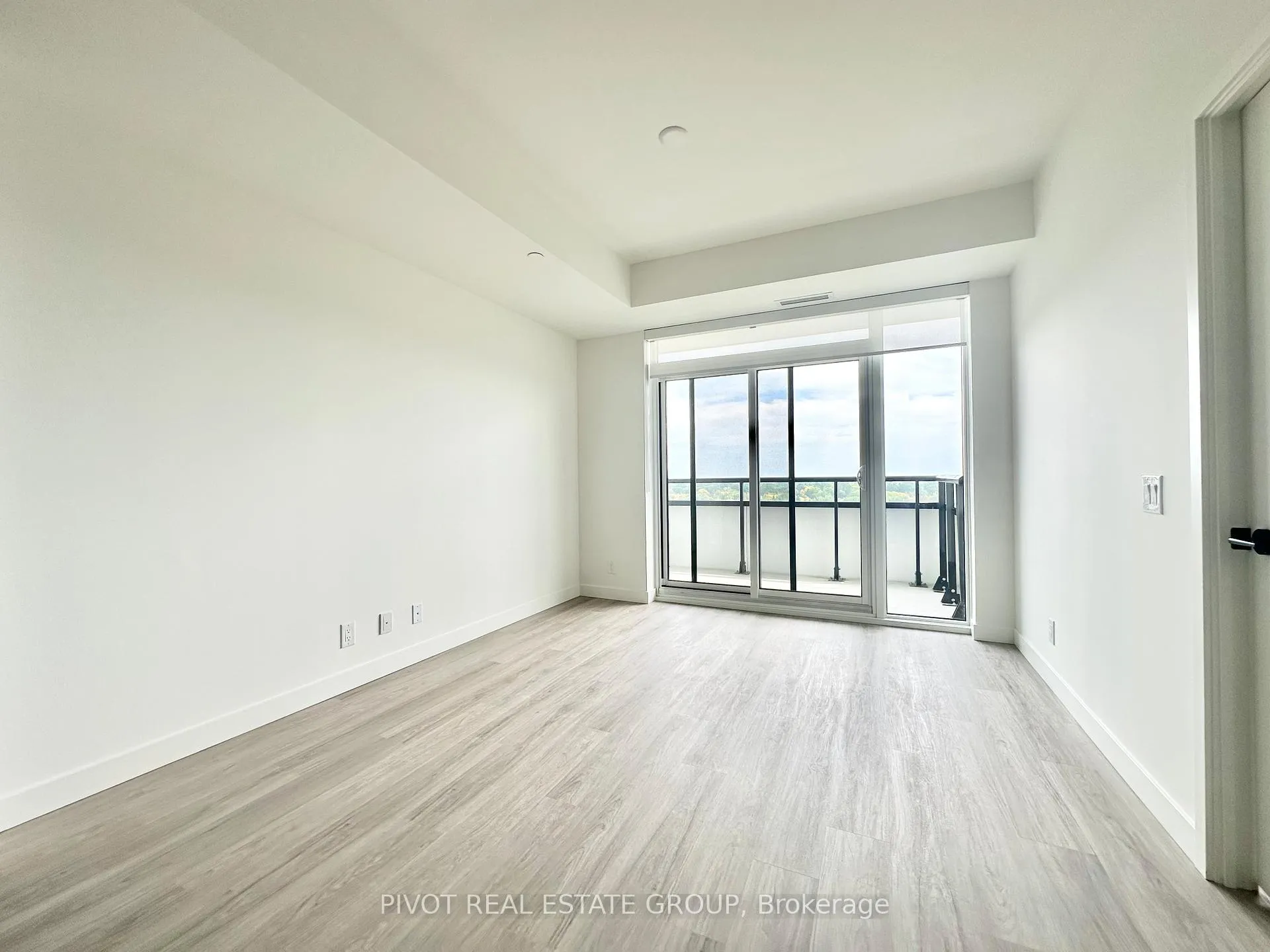 Photo 6 of Unit 907, 1050 Eastern Avenue, Toronto, The Beaches — HOMEH