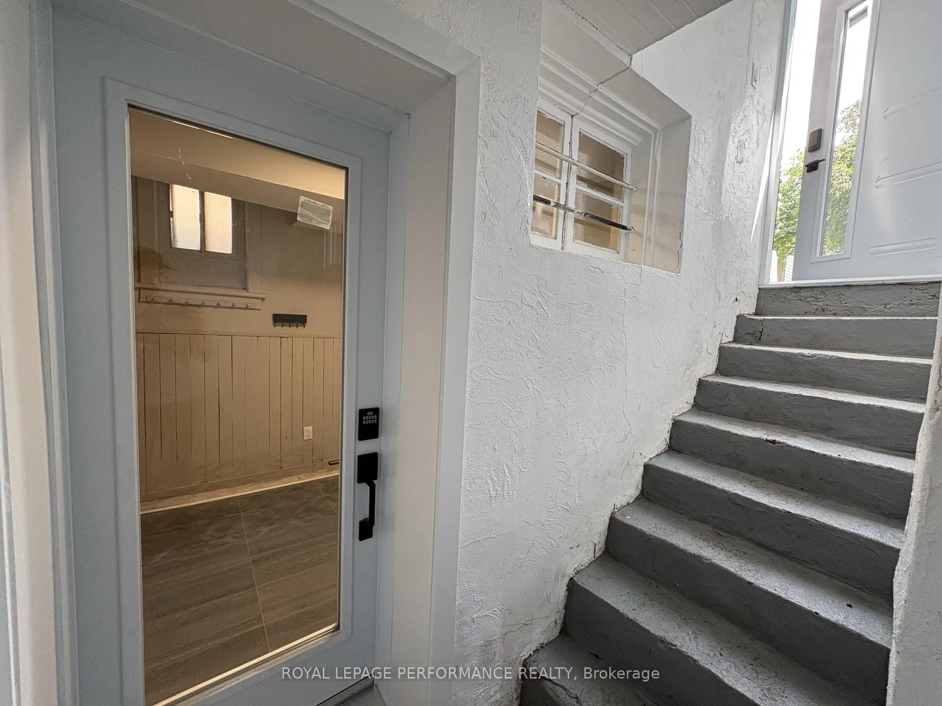 Photo 3 of Unit B, 721 Cooper Street, Ottawa, Ottawa Centre — HOMEH