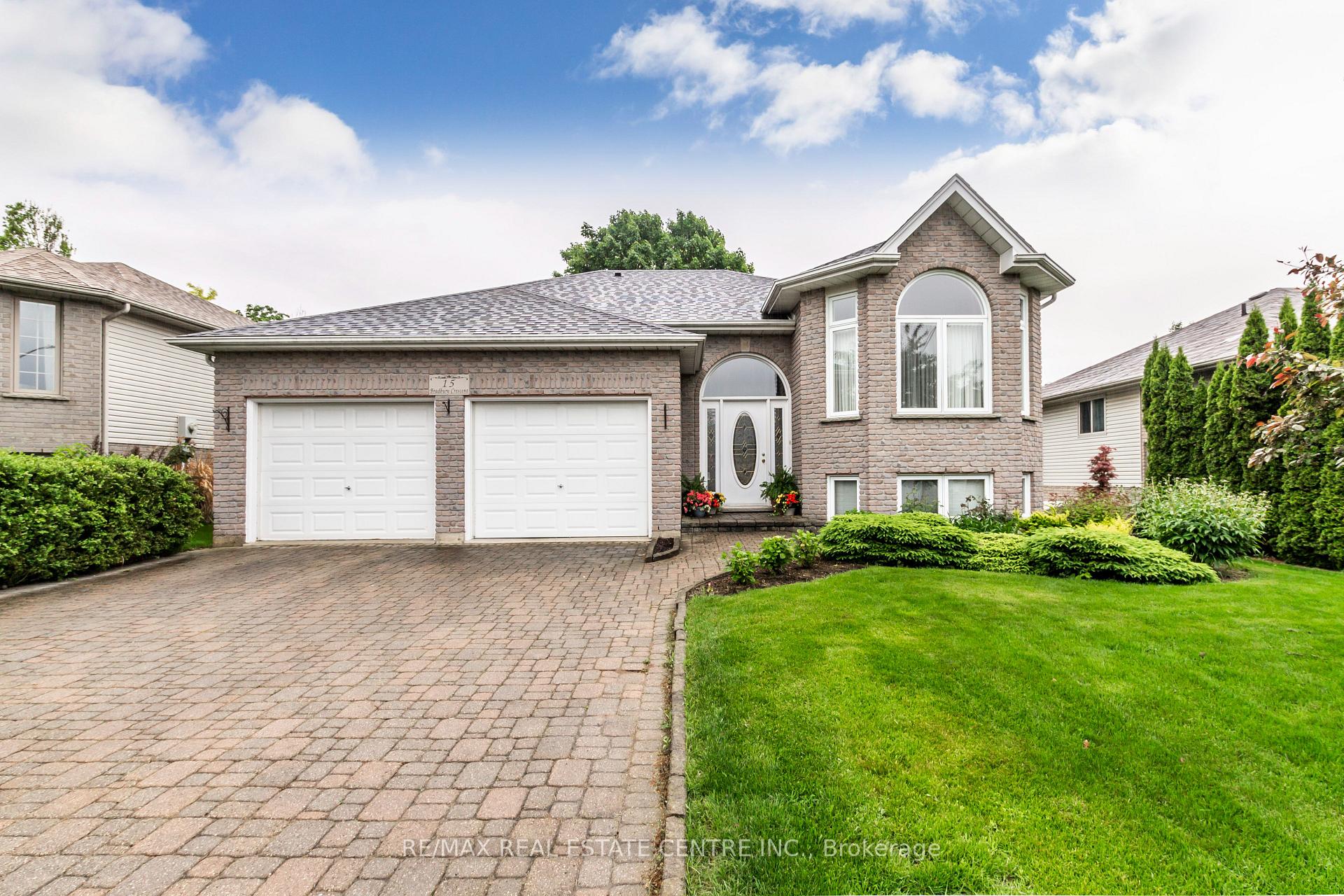 Photo 1 of 15 Bradbury Crescent, Brant, Paris — HOMEH