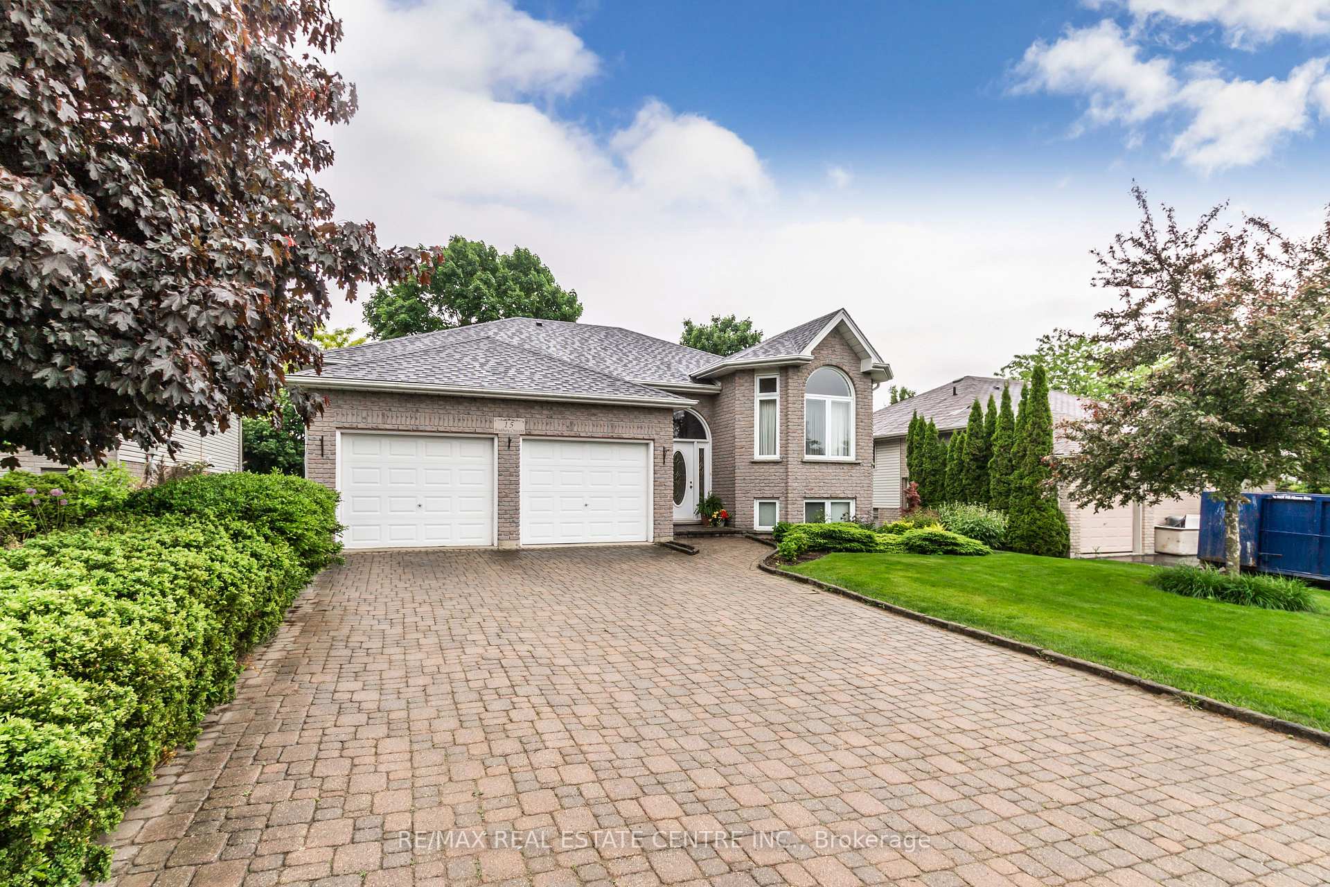 Photo 2 of 15 Bradbury Crescent, Brant, Paris — HOMEH